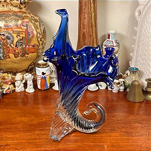 Vaso cornucópia em Murano azul.