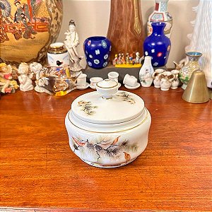 Antigo potiche em porcelana.