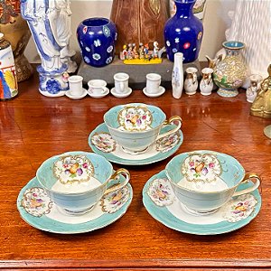 Conjunto com uma xicara de café e uma cremeira em porcelana Shofu