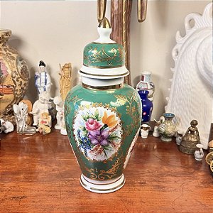 Antigo potiche em porcelana pintado à mão.
