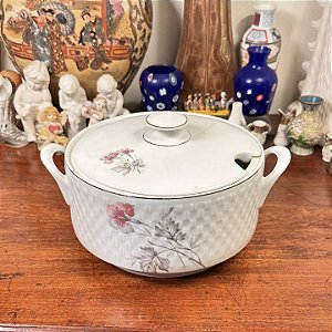 Sopeira em porcelana Real.