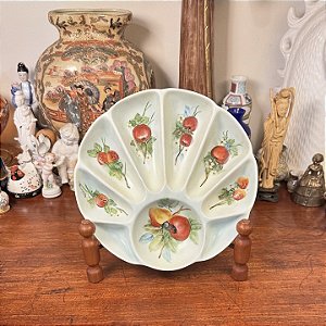 Petisqueira em porcelana pintada à mão.