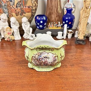 Pequena e antiga floreira em porcelana Teixeira
