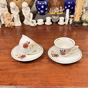 Par de xícara de "cafezinho" em antiga porcelana Pozzani.