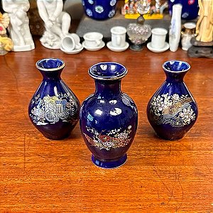Conjunto pequenos vasos porcelana japonesa.