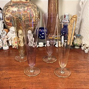 Conjunto com 4 antigas taças longas
