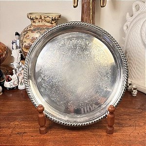 Bandeja redonda em metal Silver