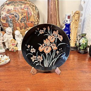 Prato decorativo em porcelana japonesa.