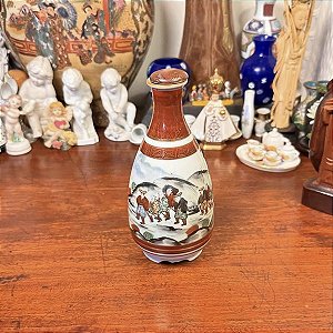 Garrafa antiga de saquê em porcelana japonesa