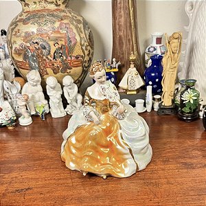 Dama em porcelana Barão do Rio Branco.