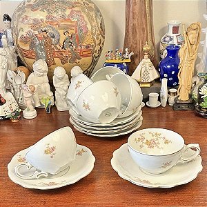 Conjunto com 6 xícaras de chá Renner.