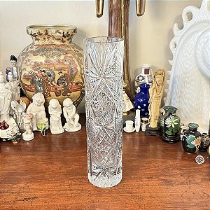 Elegante vaso em cristal lapido.