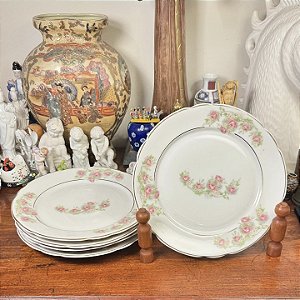 Conjunto com 5 pratos porcelana Real.