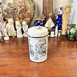 Pote porta algodões em antiga porcelana.