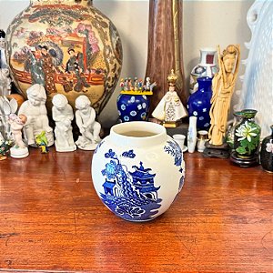 Potiche antigo em porcelana inglesa.