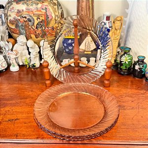 Conjunto com 4 pratos rasos franceses da marca Arcoroc.