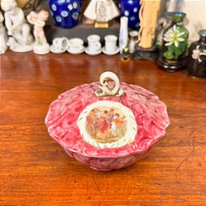 Potiche antigo em porcelana.