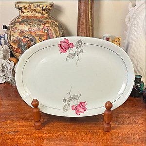 Elegante travessa em antiga porcelana Renner.