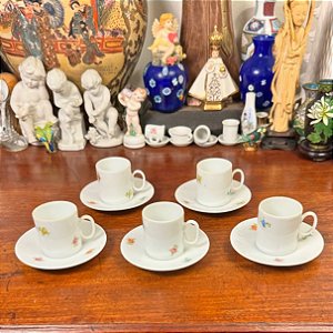 Conjunto com 5 delicadas xícaras "cafezinho".