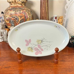 Travessa em antiga porcelana Real.