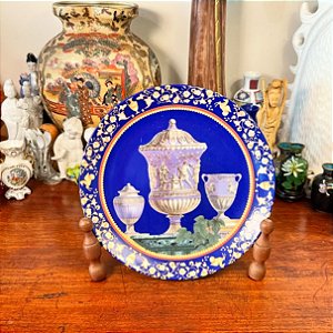 Prato decorativo em porcelana.