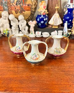 Mini vasinhos em porcelana anos 50.