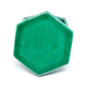 Pote hexagonal em cerâmica.