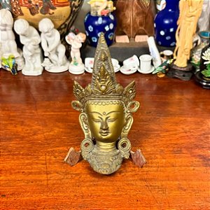 Elegante escultura de parede em bronze.