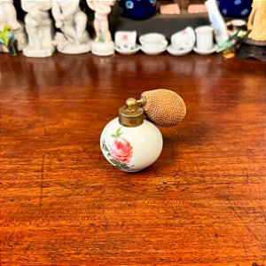 Antigo perfumeiro em porcelana Alemã.