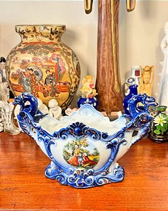 Floreira em antiga porcelana.