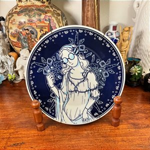 Prato decorativo em porcelana.