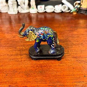 Elefante decorativo em cloisonné.
