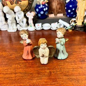 Conjunto de anjinhos em porcelana fria.