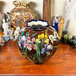 Vaso em cerâmica esmaltada.