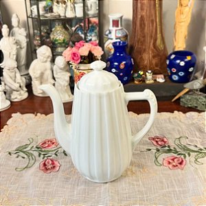 Antigo bule em porcelana canelada Real.