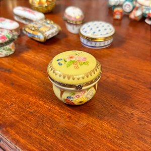 Caixinha em porcelana Delprado.