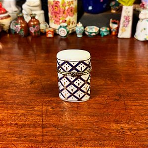 Caixinha em porcelana Delprado.