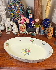 Antiga forma refratária em porcelana.