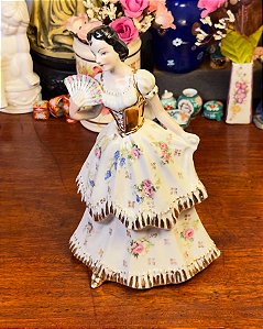 Escultura dama vienense em porcelana esmaltada.