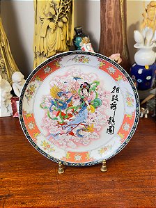 Prato decorativo oriental em porcelana.