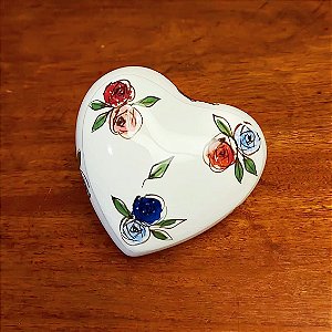 Porta-joias em porcelana.