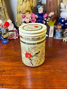 Delicado pote em cerâmica esmaltada.