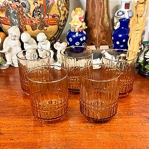 Conjunto com 5 copos para whisky anos 70.