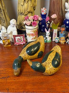Par de graciosos patos em cerâmica.
