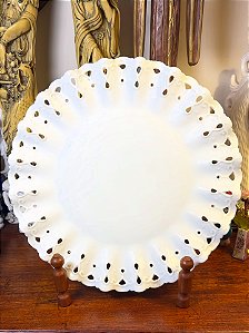 Prato medalhão em cerâmica esmaltada.