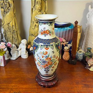Vaso em Porcelana Japonesa “Eika Seiwa”.