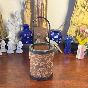 Antiga Lanterna Porta-Vela em metal.