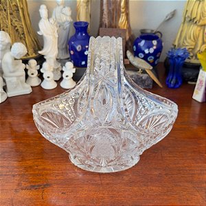 Antiga Cesta em Cristal Lapidado.