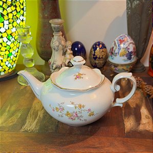 Antigo Bule em porcelana Renner.