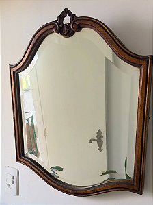 Espelho de parede antigo.